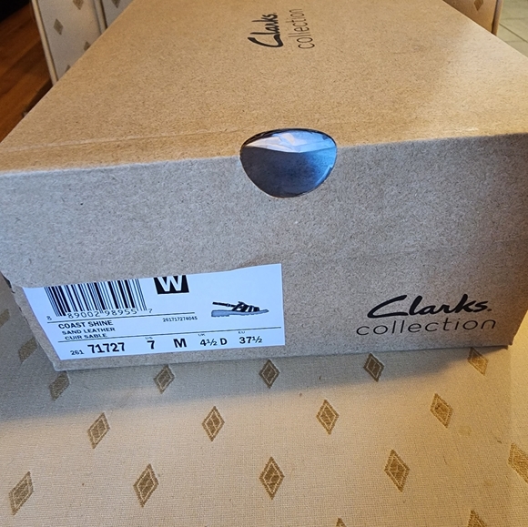 (SOLD) NWOT Clarks Sandals - Picture 3 of 8